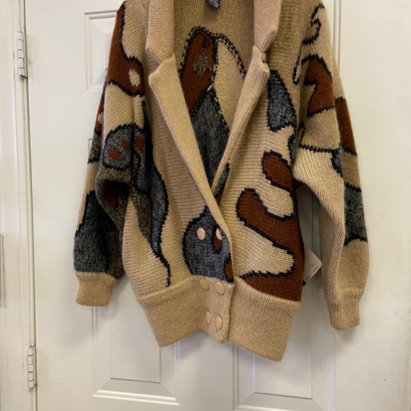 A medium warm wool button up sweater. - Picture 4 of 6